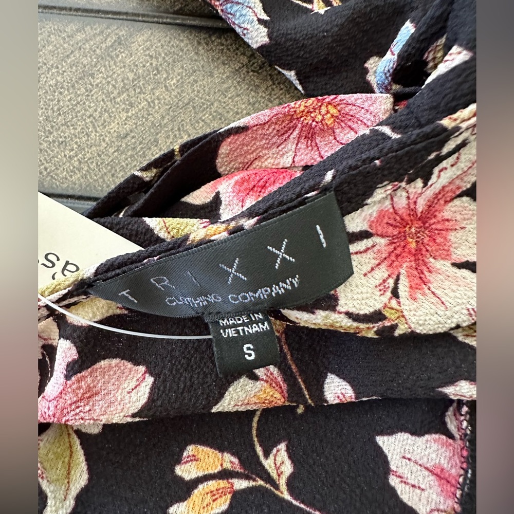 5 for $20 Deal- Trixxi Pink & Black Floral Romper Shorts - Size Small - Picture 9 of 11